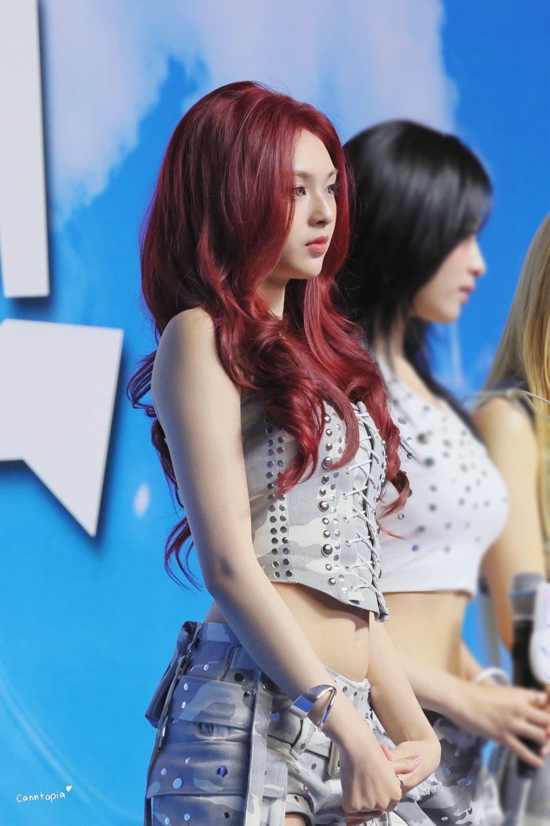 Canntopia_'s tweet photo. 260809 가요대전 SUMMER
how elegant🫴

#CHIQUITA #BABYMONSTER
#치키타  #베이비몬스터 https://t.co/RmYzecc3Oo