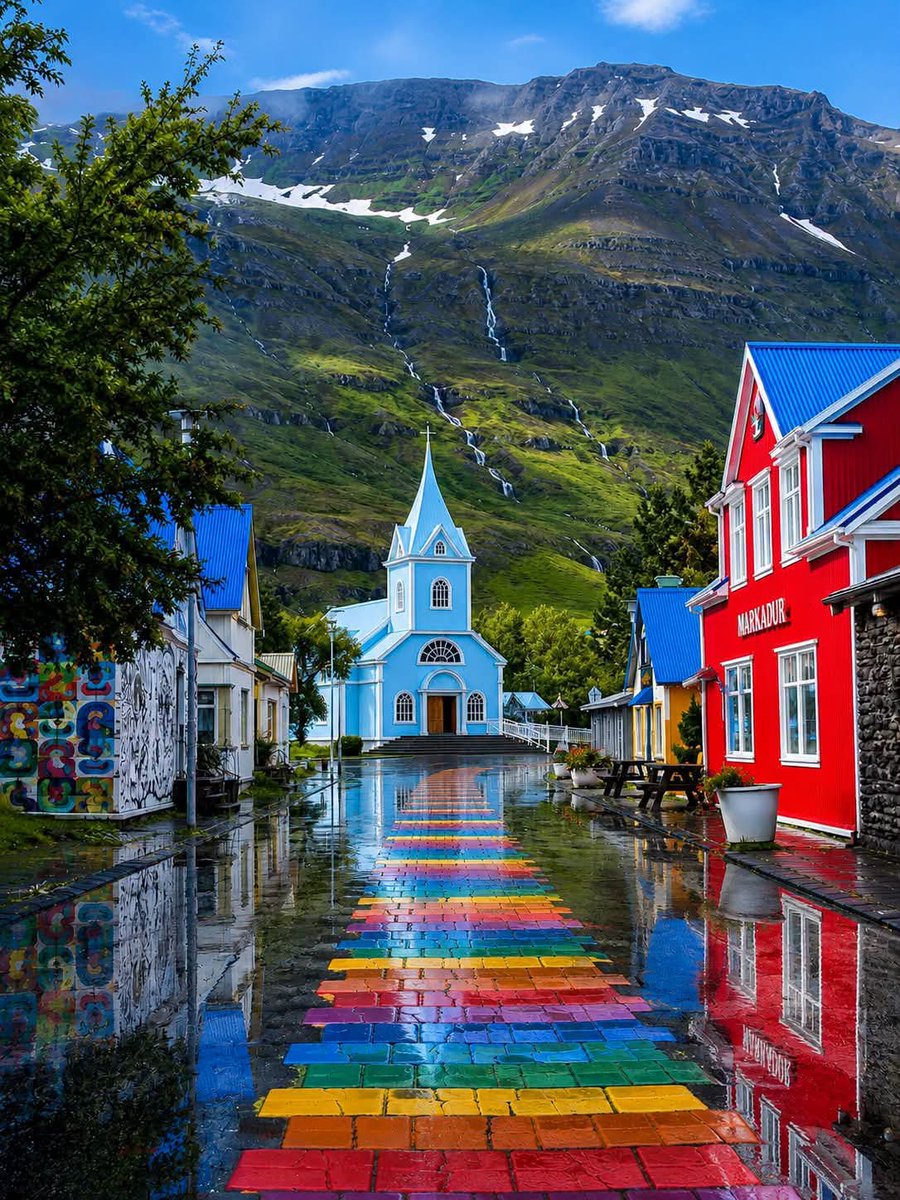 PureNatureHub's tweet photo. 🌈 A Rainbow Road Beneath Iceland’s Majestic Mountains 🇮🇸✨ https://t.co/zr2hqwYnuX