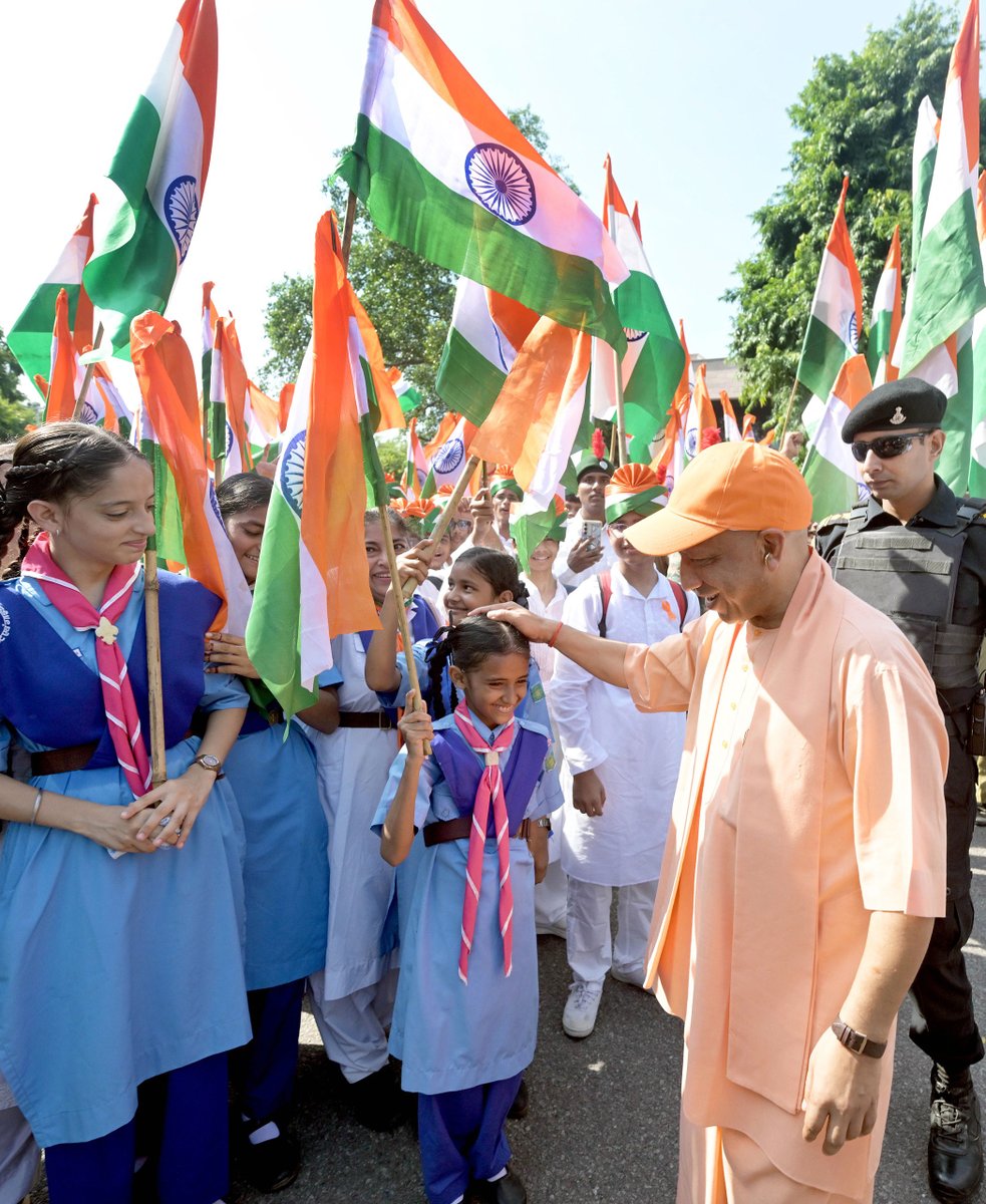 myogiadityanath's tweet photo. 'तिरंगा यात्रा' सभी हुतात्माओं के प्रति कृतज्ञता ज्ञापित करने एवं आदरणीय प्रधानमंत्री श्री @narendramodi जी के 'राष्ट्र प्रथम' के मंत्र को आगे बढ़ाने का प्रेरणादायी संकल्प है।

इस संकल्प को और सुदृढ़ करते हुए आज लखनऊ में 'हर घर तिरंगा' अभियान के अंतर्गत 'तिरंगा यात्रा युवाओं के साथ' का शुभारंभ किया।

सभी युवा साथियों का हृदय से अभिनंदन।

जय हिंद।