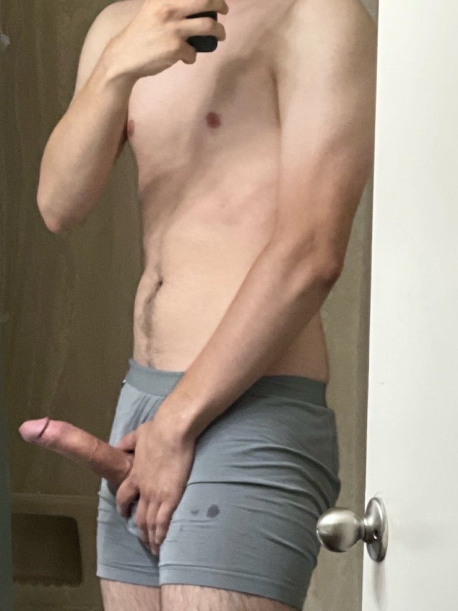 jonathanrasley's tweet photo. pre shower fun <3 #nsfwtwt #horny https://t.co/htQHjffJkE