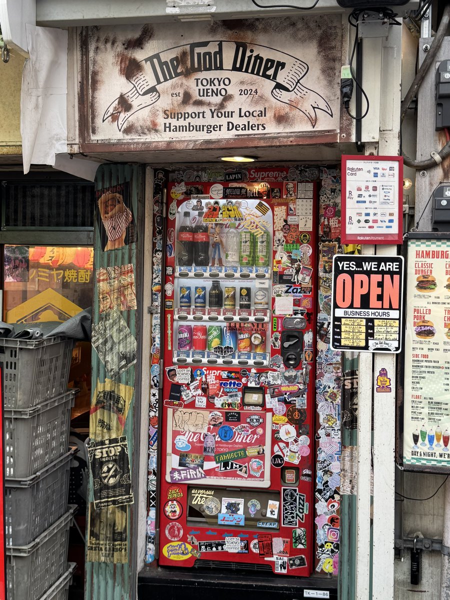hizenkuma1's tweet photo. レトロな自販機だろぉ？

扉なんだぜコレ… https://t.co/DFfVGQpJhq
