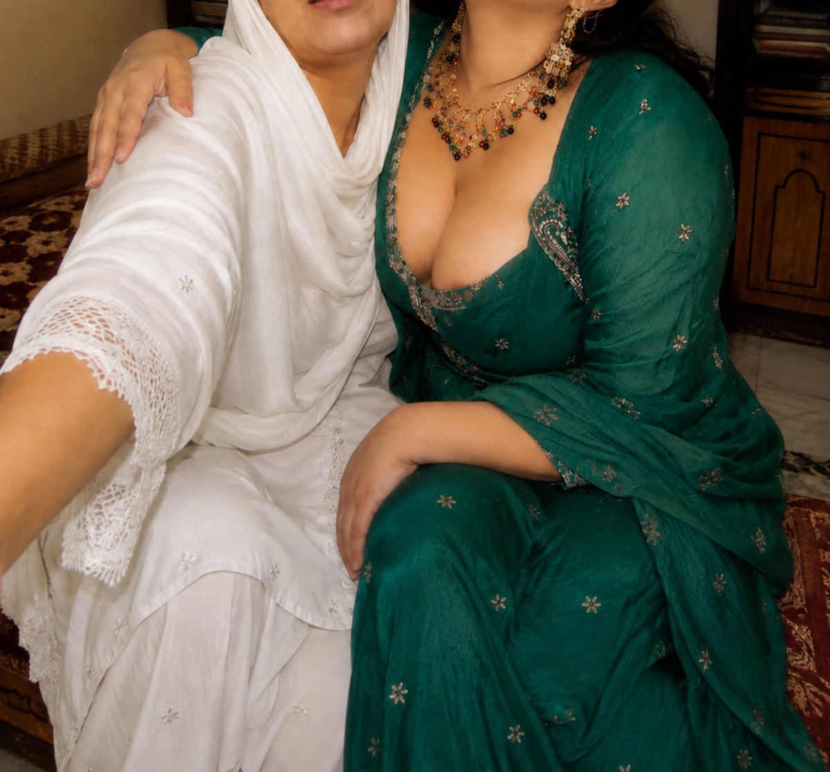 Superstaraunt's tweet photo. میں اور میری بیٹی https://t.co/CiHMPli7dd