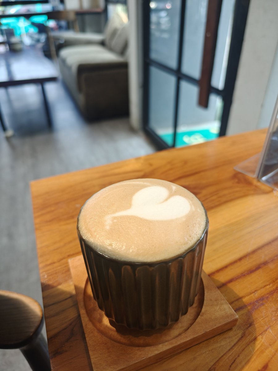 Andre_BramL's tweet photo. Gak nyangka di deket rumah ada kopitiam yang enak dan cozy. Kemana aja ya gw selama ini.

Namanya Kongsi Tiam, Jagakarsa. 
Nasi telur pontianaknya enak banget.
Cobain juga kulit ayamnya, garing dan berbumbu banget.

Kopinya juga surprisingly enak. https://t.co/xT7ccuHNr8