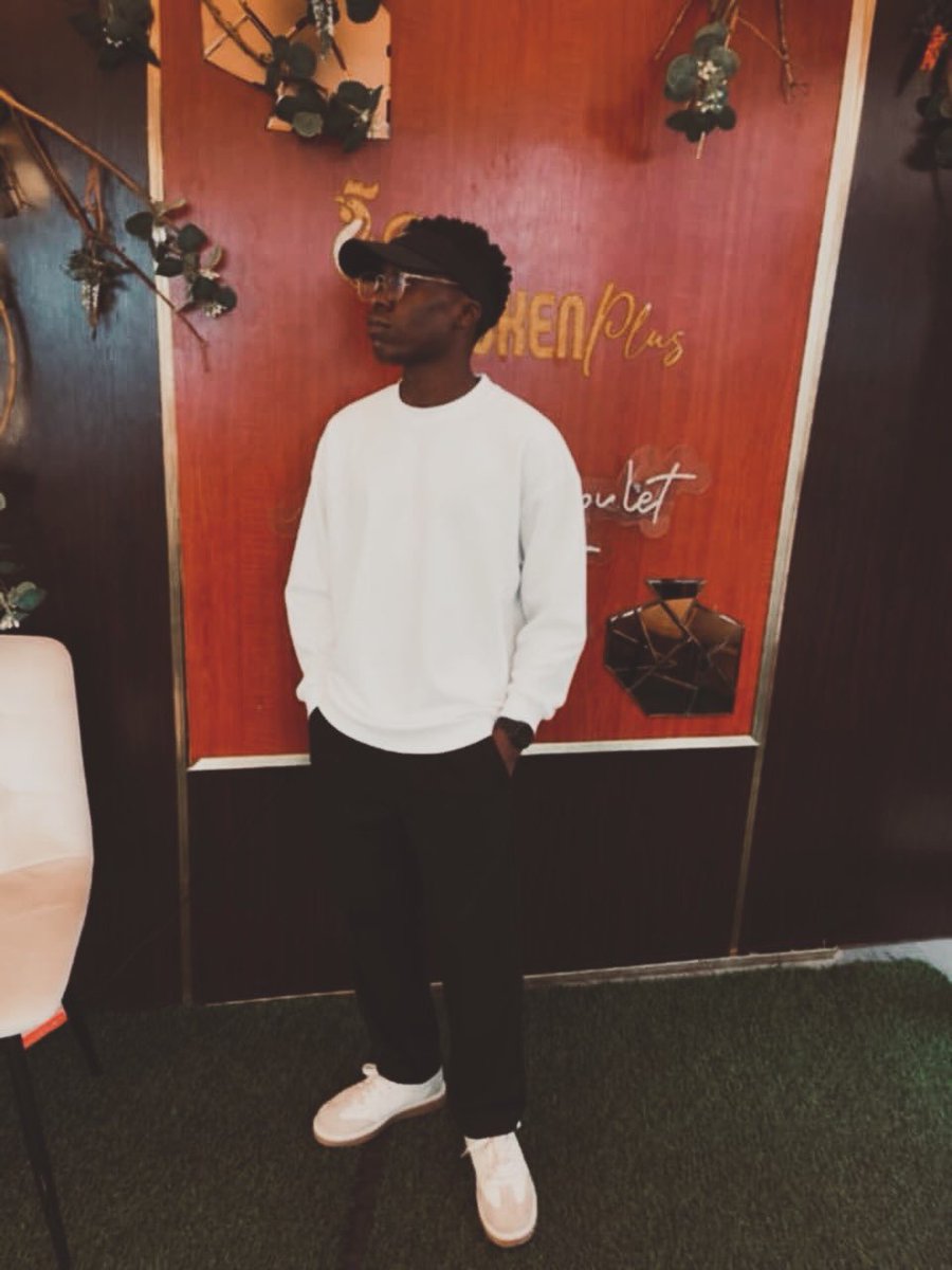 Vincekidnarz's tweet photo. Happy Sunday Fam🦇❤️ https://t.co/ffyUls6DJV
