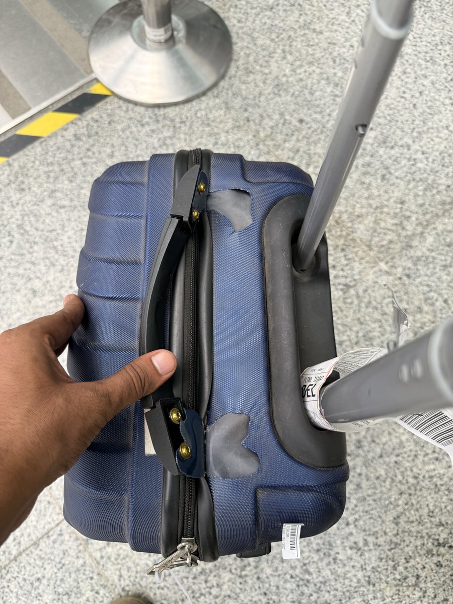 iminteger's tweet photo. 🚨 @AirIndiaX, my checked-in baggage was seriously damaged during my flight. The suitcase has a major tear/structural damage, as shown in the attached photo.

I’m still at Delhi T1, but your airport staff are refusing to properly address the issue/register a damage report (PIR).

I request immediate intervention from the duty manager/customer support and registration of my baggage damage claim.

Flight: IX1047
PNR: ZDJR8U
Baggage Tag: DEL 0236813299

@airindia @AAI_Official @DelhiAirport @MoCA_GoI #AirIndiaExpress #DelhiAirport #BaggageDamage