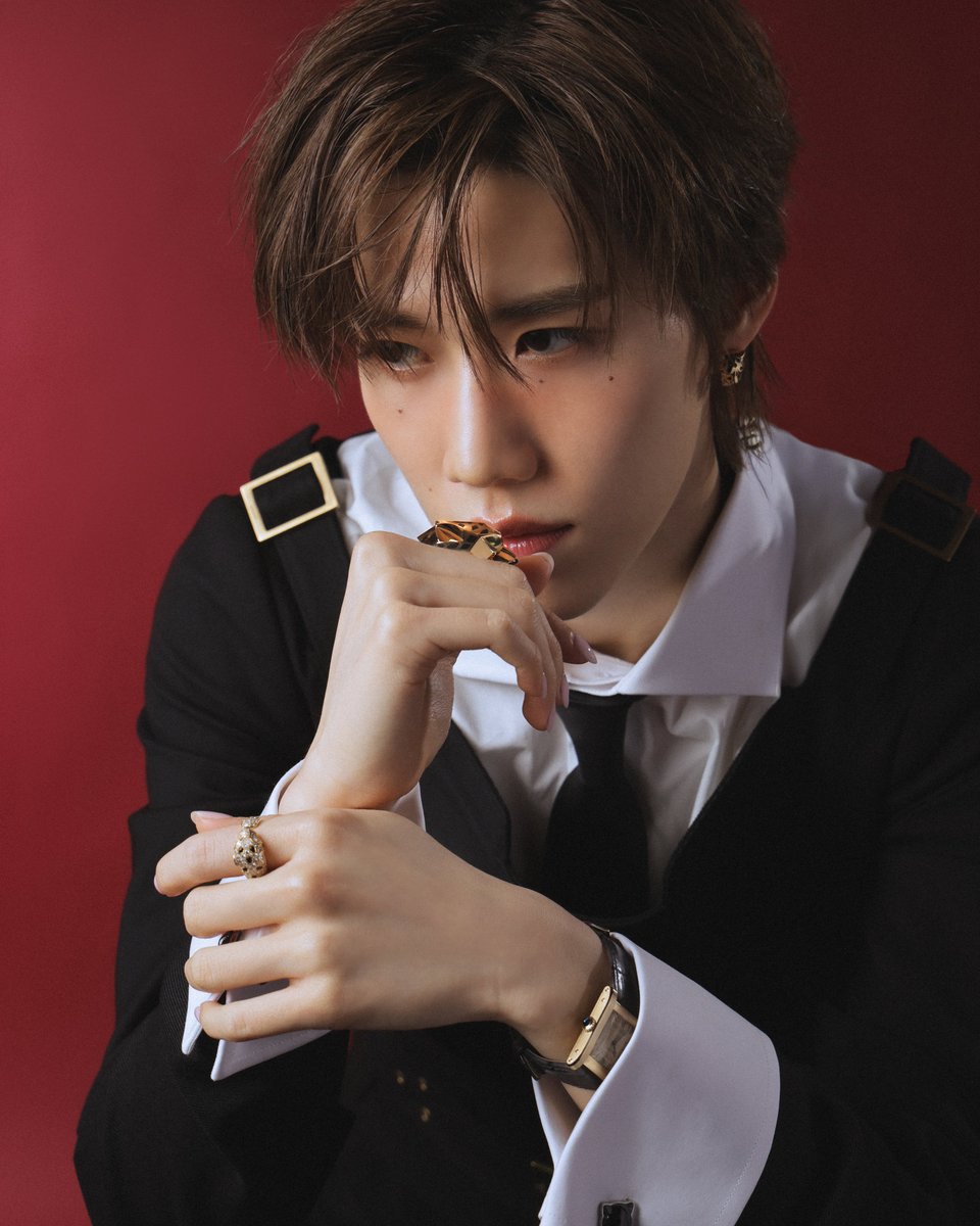 Hello_asian's tweet photo. PP KRIT WEIBO GALA 2026
#WeiboGala2026xPPKRIT #PPKritt 
#WeiboCulturalCommunicationNight
#WeiboGala2026 #Cartier 
ขณะที่ พีพี กฤษฏ์ เลือกสวมใส่คอลเลคชั่นไอคอนิคอย่าง Panthère de Cartier ทั้งต่างหู คัฟลิงก์ และแหวนประดับออนิกซ์และเพชร ถ่ายทอดจิตวิญญาณของสัตว์สัญลักษณ์ของเมซงได้อย่างโดดเด่น มาพร้อมนาฬิกาดีไซน์ระดับตำนาน Tank Normale จาก Cartier Privé - La Collection
