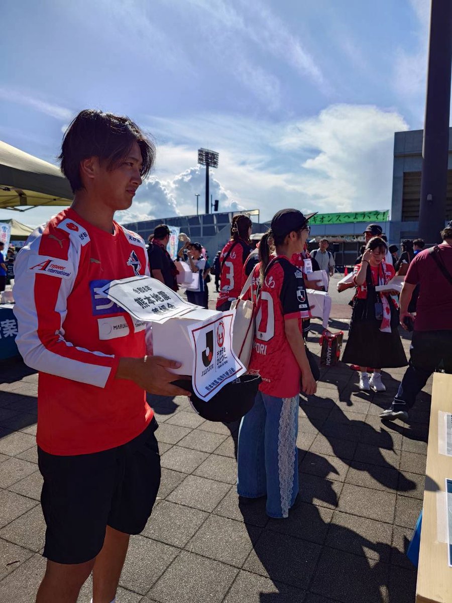 roasso12_TOKYO's tweet photo. SC相模原の多大なるご協力のもと、Team as Oneの活動の一環として、ロアッソ熊本サポーター有志による「熊本地震義援金募金活動」を実施させていただきました。

皆さまからお預かりした義援金は、SC相模原様へお渡し致しました。

ご協力いただいたすべての皆さま、本当にありがとうございました。 https://t.co/kLtbUmTAi0