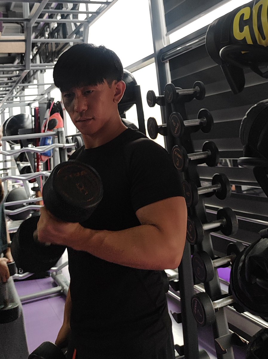 engrYaccount's tweet photo. hardest to grow for me ang biceps https://t.co/6YLJYB7sRG