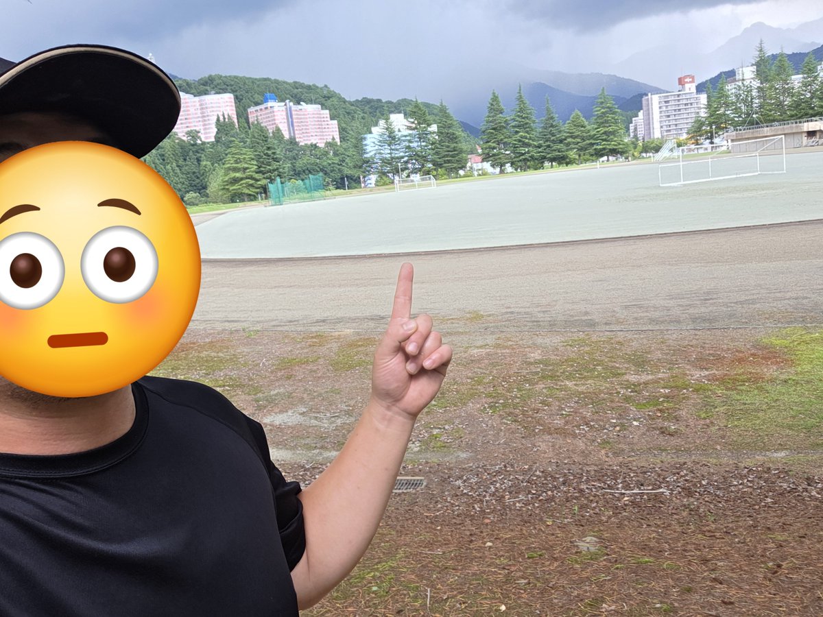 yusa0121's tweet photo. 走ってたら雨エグい降ってきた
ここから入れる保険ある？ https://t.co/BATQlab3l7