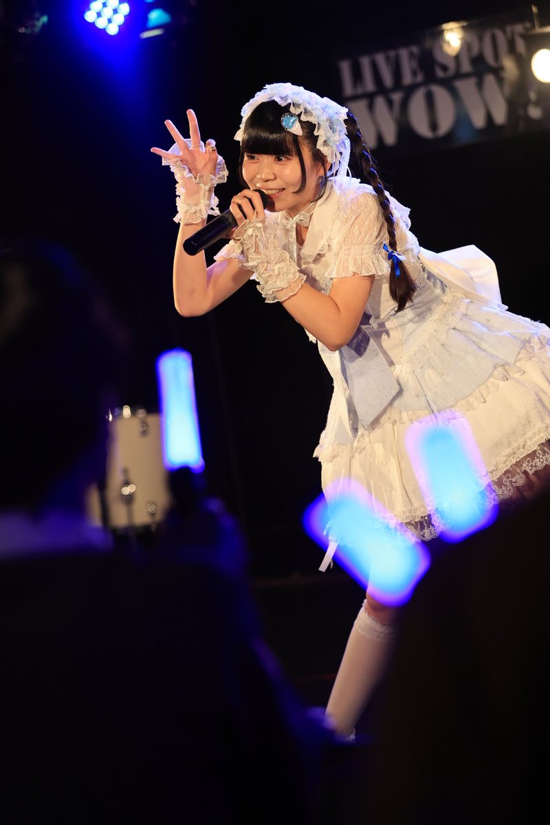 rider_urban's tweet photo. 2026.8.9「IDOL Fantastic Suite「Reincarnation」」
お朱寿さんカラーのペンライト青、ボケて写るのが、好き。アイドルライブらしくて、いいね。
#小鳥遊朱寿 #CandyCross https://t.co/Qo0wwjUz4G