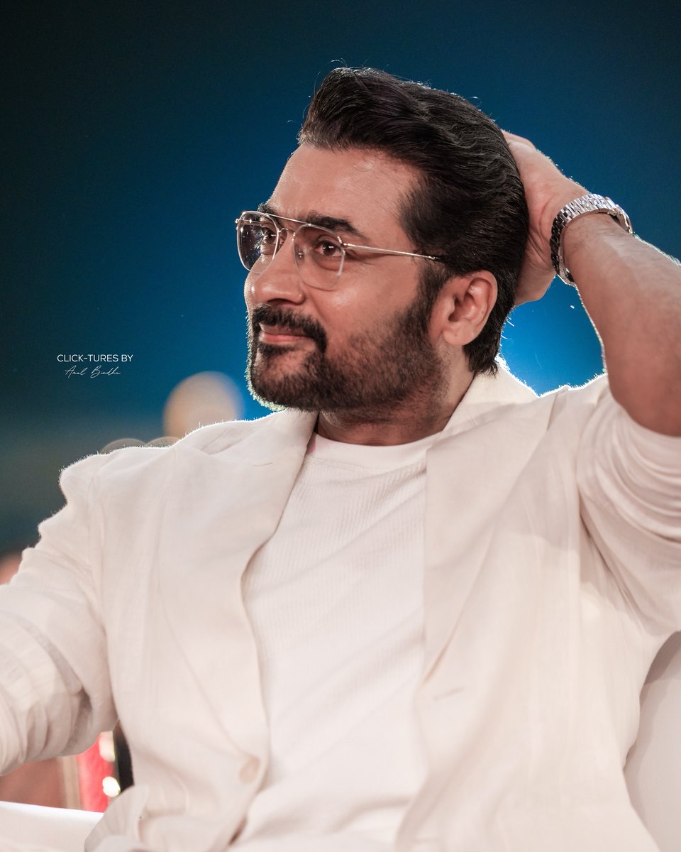 Shakthi_Offll's tweet photo. The One #Suriya #VishwanathAndSons 🔥😍😍😍 https://t.co/S3FJGEpNMm