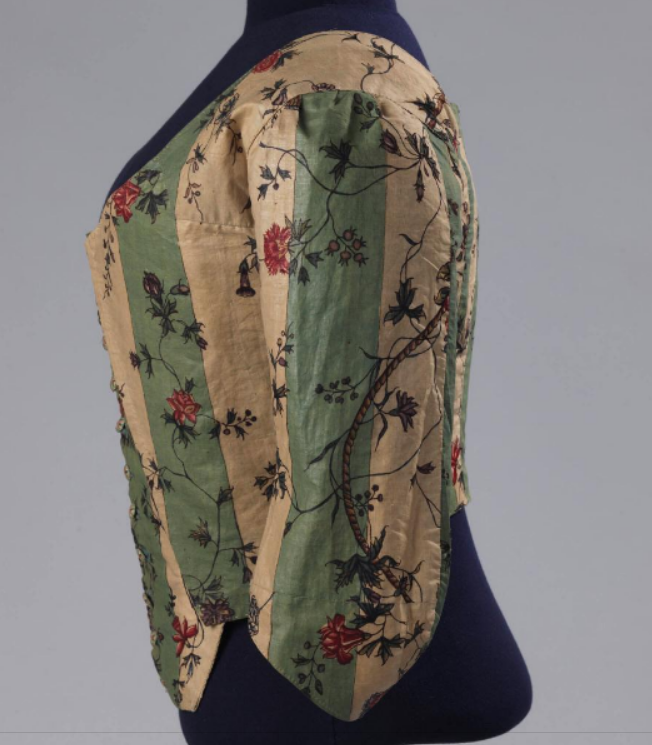 plummie9's tweet photo. Fabric- Coastal south-east India for the Western market

Bodice &amp; compère (stomacher), 1770-80

Chintz: cotton tabby, painted, mordant-dyed, resist-dyed, glazed.

@ROMtoronto 
#FashionHistory https://t.co/HJYWId23au
