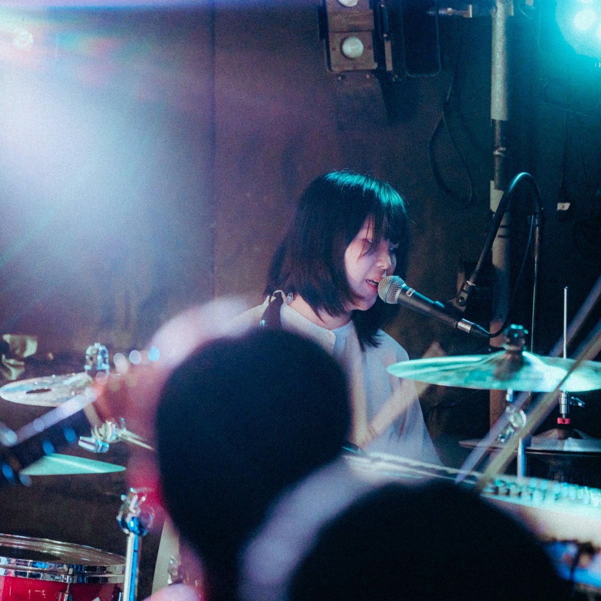 8741_hanayoi's tweet photo. 【Live Photo①】
⁡
2026.08.07 fri @ 下北沢DaisyBar
花酔い×DaisyBar pre. 『花酔い季刊vol.3』
⁡
sup. key. 【 @Shuu_tampen  】
sup. ba. 【 @nan_chuuka  】
⁡
photo by 【 @_koo_photo_  】
⁡
 #花酔い  #ガールズバンド  #livephoto https://t.co/zRiXZhVWZz