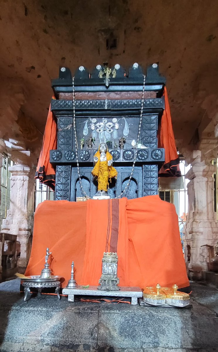 bengalurinava's tweet photo. ಶ್ರೀ ರಾಘವೇಂದ್ರತೀರ್ತ್ಥ ಗುರುಭ್ಯೋ ನಮಃ 🙏
ಶ್ರೀ ವಾದೀಂದ್ರತೀರ್ತ್ಥ ಗುರುಭ್ಯೋ ನಮಃ 🙏 https://t.co/QtkoqaSSr4