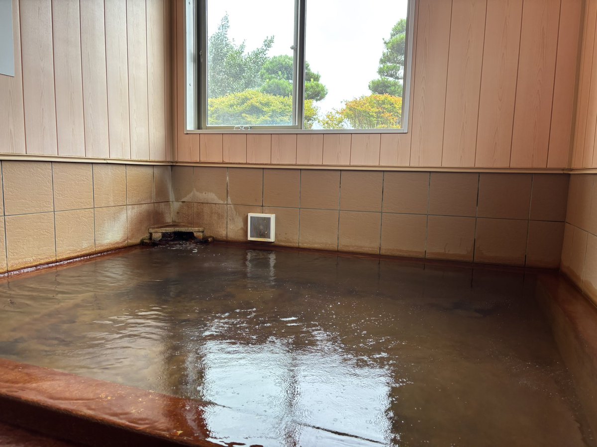 matusasaga's tweet photo. 七里田温泉
下ん湯
熊本地震以降泡付きただでさえすごかったのが前の2倍位になったと
湯口炭酸感も増し嗅ぐと鼻に突抜ける強炭酸感
飲泉は強炭酸味と甘味と少しの後味苦味料
浴槽全体がパチパチ弾ける
無色透明だから全身泡塗れ塗れよく分かる
#下ん湯
#七里田温泉下ん湯
#七里田温泉
私的日本1泡付き https://t.co/C6YUOHHJ7P