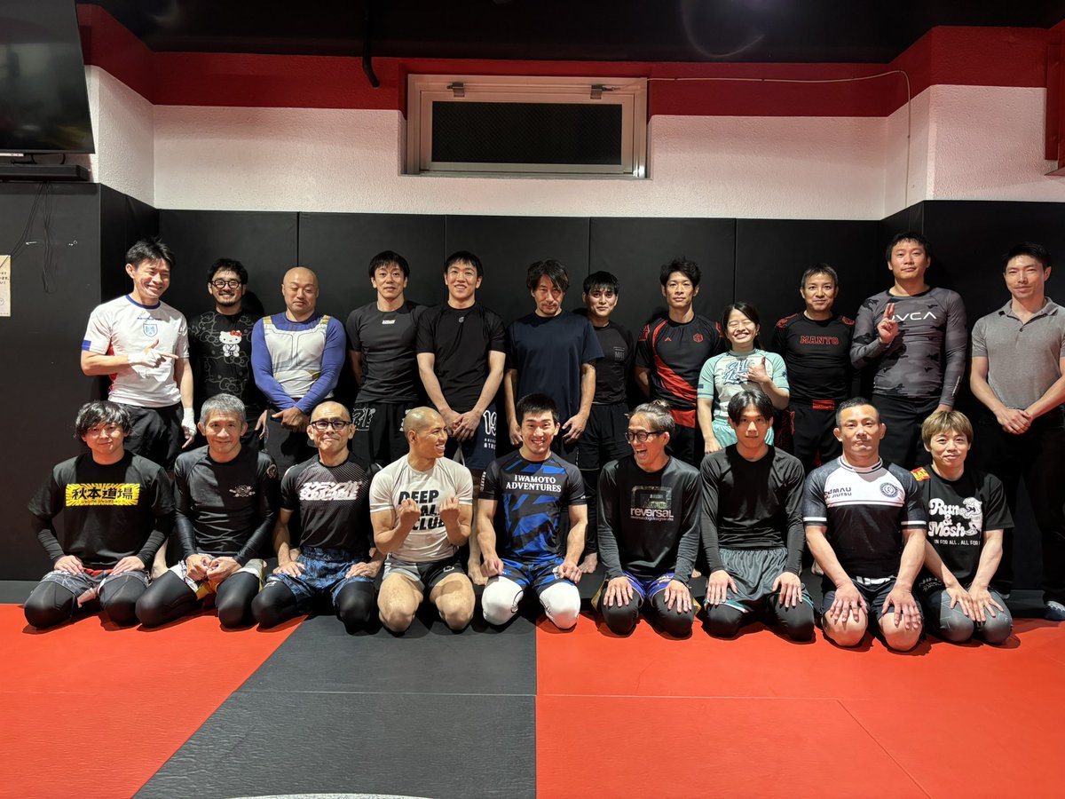 busujiujitsu's tweet photo. 米倉大貴選手@daikibjj による最新最強足関節セミナー、恐ろしかったです。まだ多くの方がご存知ないと思われる現代ヒールの極め方根幹ムーブ（これは絶対国内でちゃんと広まって欲しい）と、避けようのない終了コンボをしっかり習いました。日本のヒール極めをアプデしたいです。よろしくお願いします https://t.co/wnkQqQEaHw