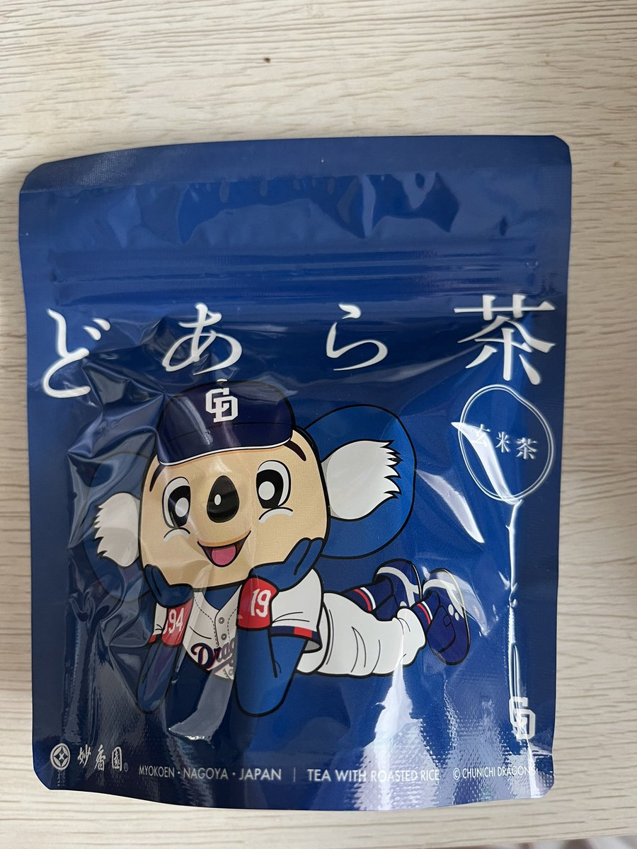 98yuna's tweet photo. 名古屋で買った自分土産

西川さんのやつは、滋賀のお菓子屋さんのものらしいが、目があったらこんなん買うしかないやろ…… https://t.co/46lx4J4O33