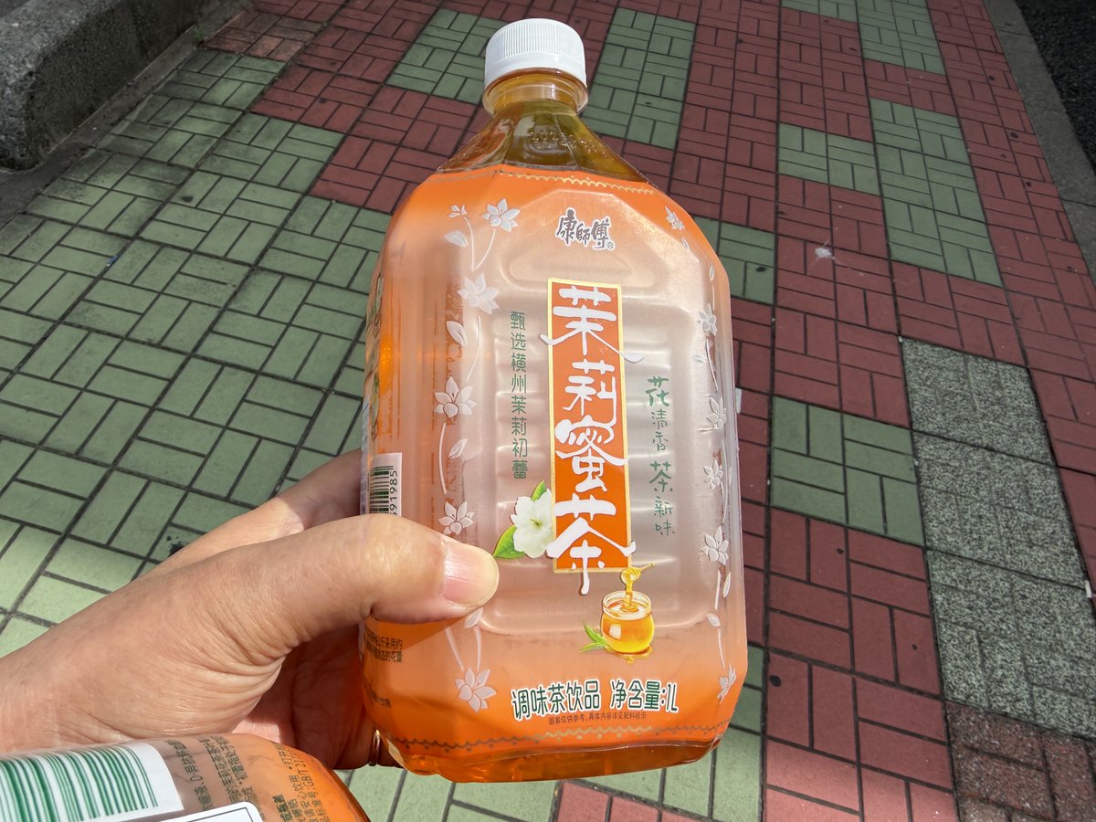 komy3komy's tweet photo. 甘いジャスミンティー、初めて飲んだ。
蜂蜜入りで意外と美味しかったです！ https://t.co/h1bDAsgHjq