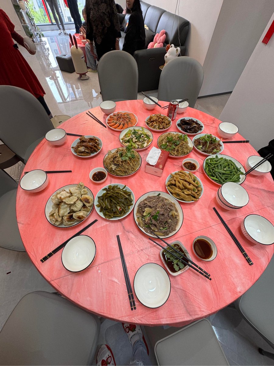 rohit_barsalu's tweet photo. [Happy Lunar New Year! May your days be filled with cozy meals, bright smiles and sweet surprises with loved ones ]， https://t.co/qaETn4pe5O