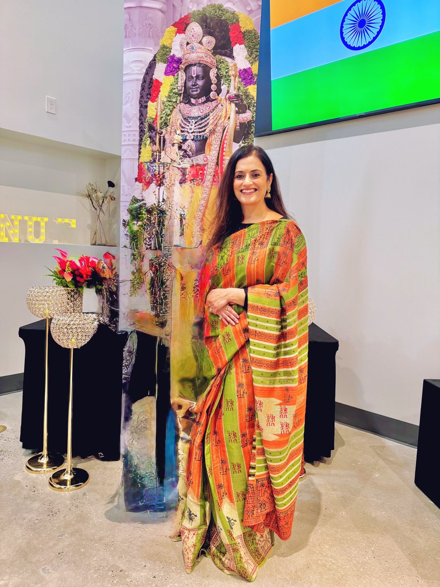 RjkarishmaK's tweet photo. On #handloomday flaunting my rich kosa Saree from Chhattisgarh 🙏🏼cheers to all the weavers across world for giving us so much beauty.
#worldhandloomday #handloomlove
#saree https://t.co/Y67VJINY2L