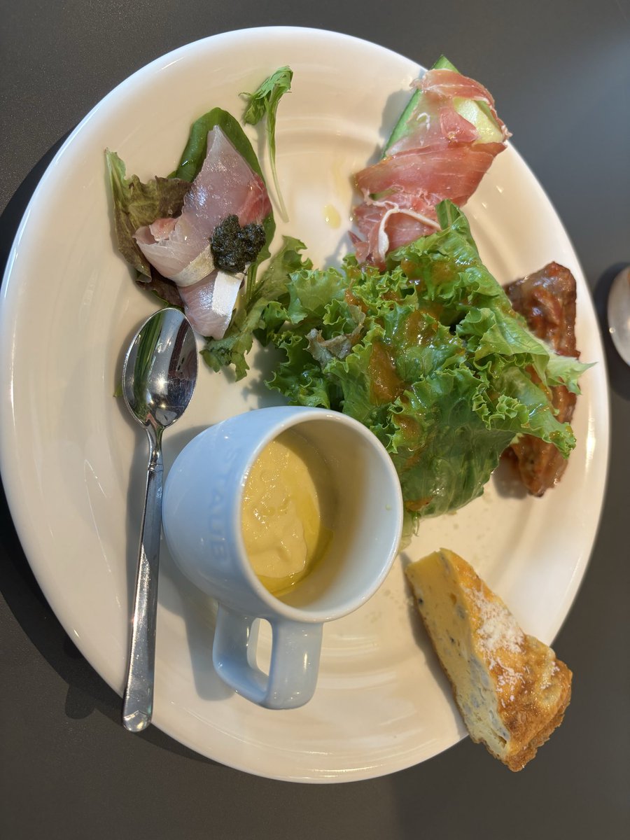 Geo_NS_'s tweet photo. 人気のお店でちょっとお高いランチ
マルにはチュールをあげました
#猫　#猫のいる暮らし https://t.co/VQFiq1s4M2