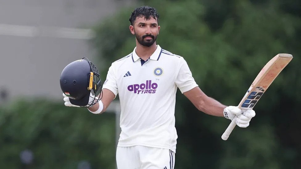 Sumitkumar_2308's tweet photo. 🇮🇳 India–Sri Lanka cricket: India’s warm-up match continued in Colombo; Devdutt Padikkal made an unbeaten 142, with India trailing by six runs at the latest update. https://t.co/aIgrbvUCkg