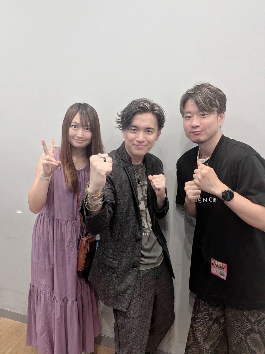yumietta's tweet photo. 『僕のヒーローアカデミア』コンサートin大阪
ご招待頂き、いってきました！
大好きなアニメ、音楽に、
緑谷出久役の #山下大輝 さんと爆豪勝己役の #岡本信彦 さんのアテレコに感動しまくりでした😭
写真は、作曲家の #林ゆうき さんと🎶
本当にありがとうございました💕

#ヒロアカ https://t.co/nbKH0KrO0C