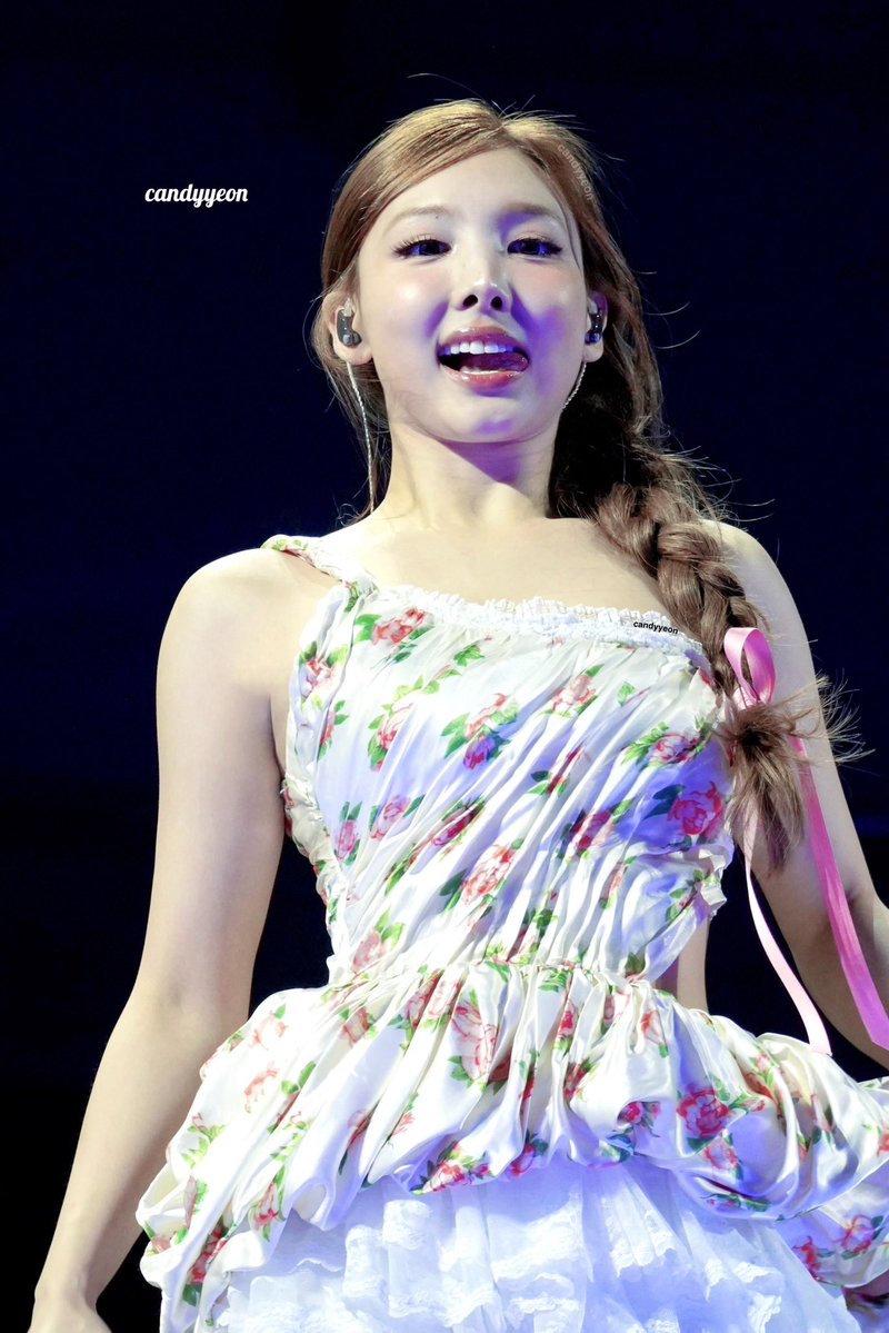 candyyeon_'s tweet photo. 260712 SEOUL

😋😋😋

#TWICE #트와이스 #NAYEON #ナヨン #나연 
#TWICE_THISISFOR_WORLD_TOUR https://t.co/zjZNXbkCMD