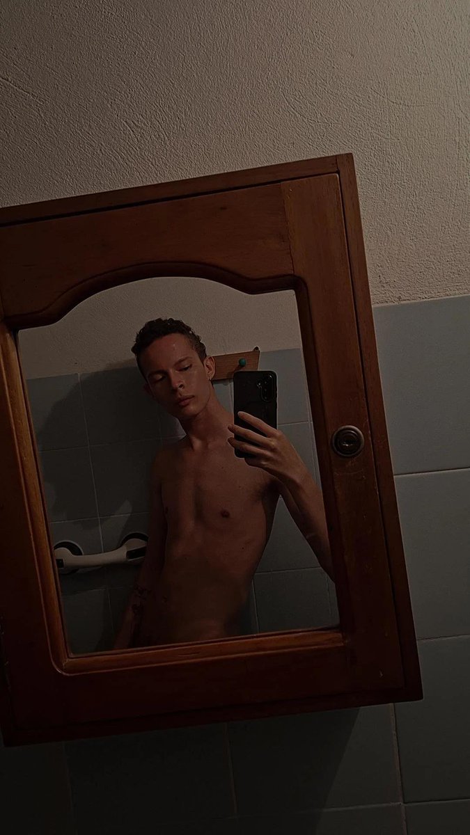 Andres192546's tweet photo. Vivimos escondiendo nuestro ser... pero ese fuego es lo que pone el mundo a arder 🔥
.
.
.
.
#Gay #boy #lgbt #chudai https://t.co/2HQp7eJ2bj