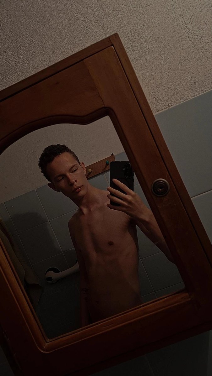 Andres192546's tweet photo. Vivimos escondiendo nuestro ser... pero ese fuego es lo que pone el mundo a arder 🔥
.
.
.
.
#Gay #boy #lgbt #chudai https://t.co/2HQp7eJ2bj