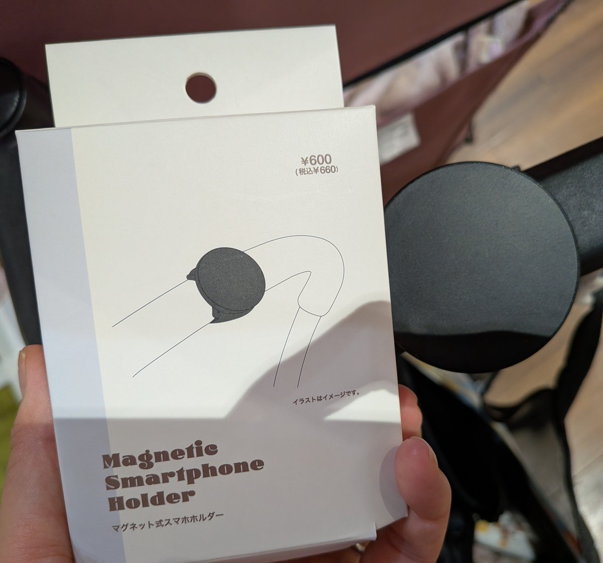 latte_eigo's tweet photo. 3COINSのスマホホルダー
MagSafe付きのスマホをくっつけてくれるんだけど
磁石強力でめっちゃよい感じ

私はMagSafe対応カバーなんだけど、
ちゃんとくっついてくれて使いやすい✌️ https://t.co/R06jeReZO5