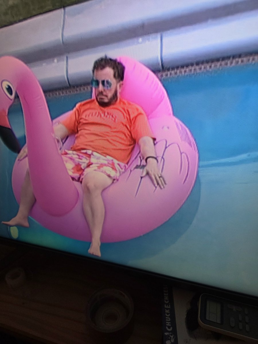 blessedmomma70's tweet photo. @BeccaDevens this has me so happy. Your hubby is living the life 😂😂😂 https://t.co/SjckOeeR0R