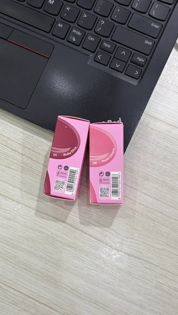 NadiaRyndiska's tweet photo. OMBRE-NYA DAPET, skincare-nya juga dapet 😭 beli 2 ombre langsung free micellar + face wash + sun battle https://t.co/vETzSzdqri
