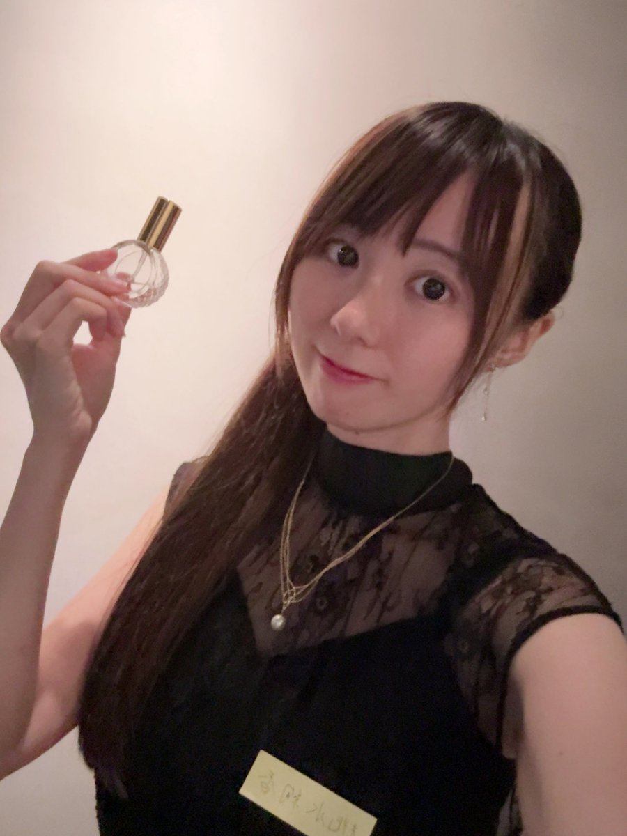 belleReikaa's tweet photo. #紅漂う街角で 
改めて終演しました🙇‍♀️

優しい皆様のおかげか
香水の魔法か⁉️
楽しく本番ができ✨
ありがとうございましたੈ✩‧₊˚

🏷️新入社員：桃水絢香🍑 https://t.co/YG8YaPNusr