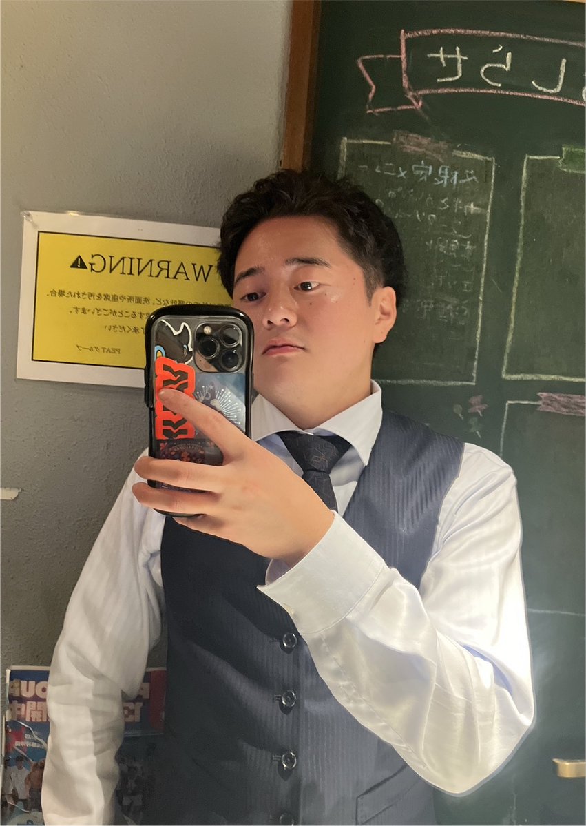 tatataicha's tweet photo. だんだんスーツキツくなってきて危ない https://t.co/FyiQoGg8ZC