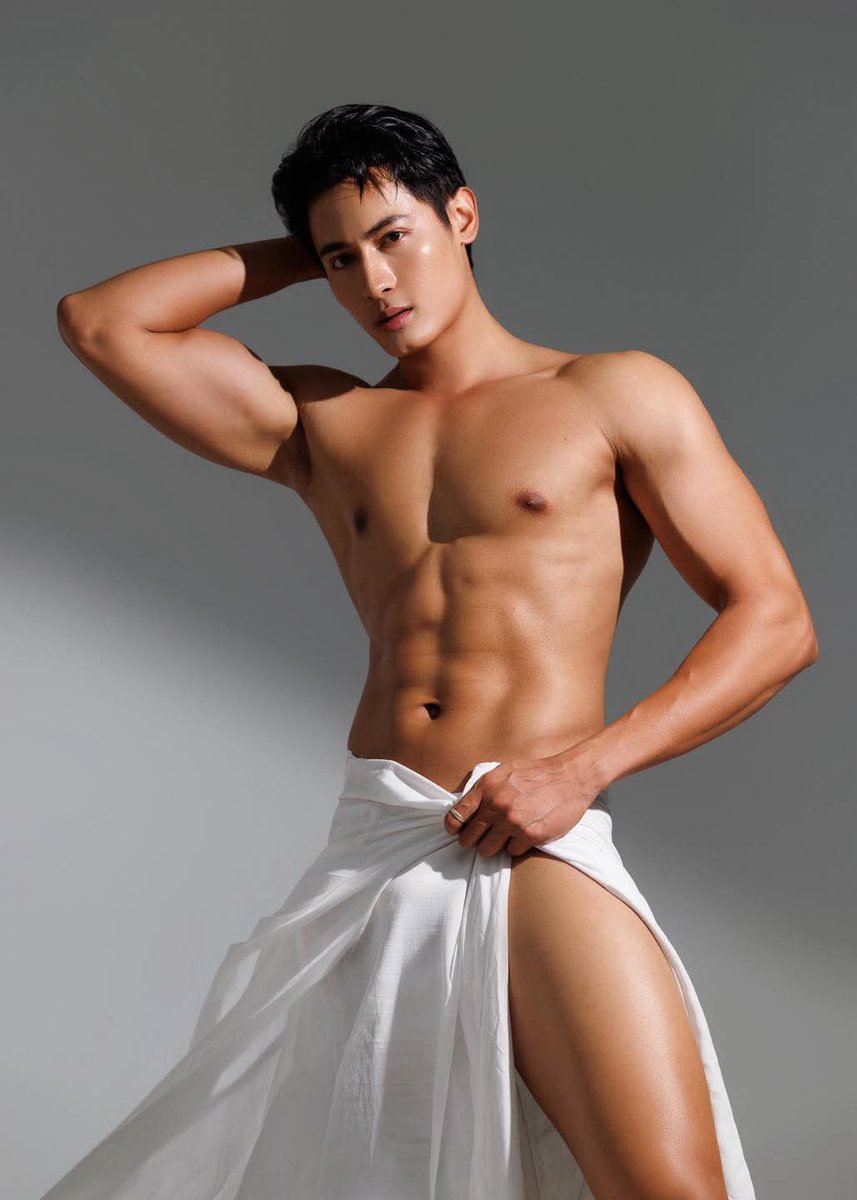 WYHL1999's tweet photo. Mister International ပြိုင်မယ့် ယုဂံ
ကြိုက်လိုက်တာbrotherရာ 🥵
#myanmarsexyboy
#gay #bigdick #up
#fuckman #bigcock https://t.co/rfxmtHUzPy