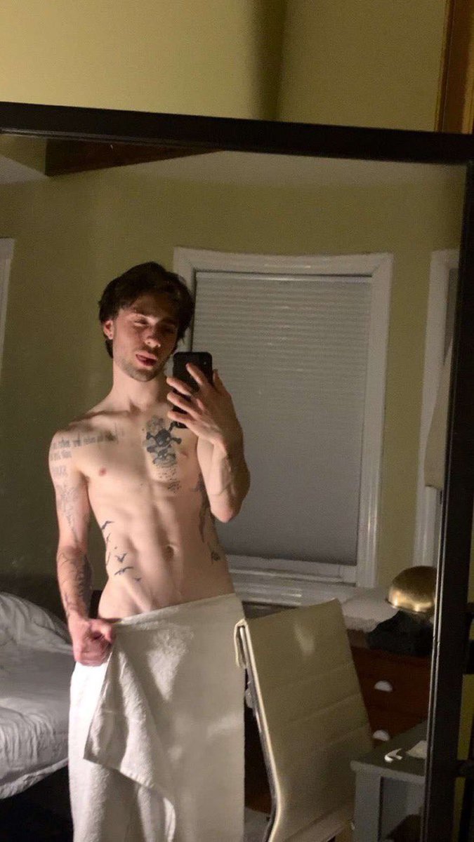 kyleswrldview's tweet photo. pretty bisexual men who are also doms #hmu i have a question https://t.co/Ex4NYOO4t6