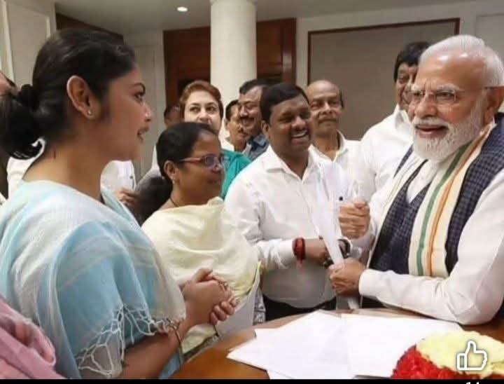 ItalianCorleone's tweet photo. Is there no self-respect in politics?

*Yogi ji is seriously the only one in BJP who's a true Hindu🙏💯 

Gayatri Mantra | काकोरी ट्रेन | Varanasi | स्वतंत्रता संग्राम | IIT Delhi |
Pappu | Prayagraj https://t.co/0rHHVZ7m88