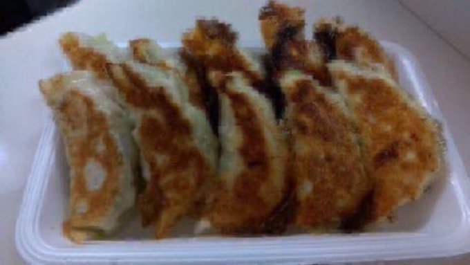 _shouchan's tweet photo. 自家製手作りの #餃子 ・ #シューマイ ・ #もつ煮 のご用命は、伊勢崎の #もん亭 まで♬ 電話番号は0270-26-3498で予約注文♬ 本日も夜8時まで、受け取れます。 https://t.co/waMAVMMq6h
