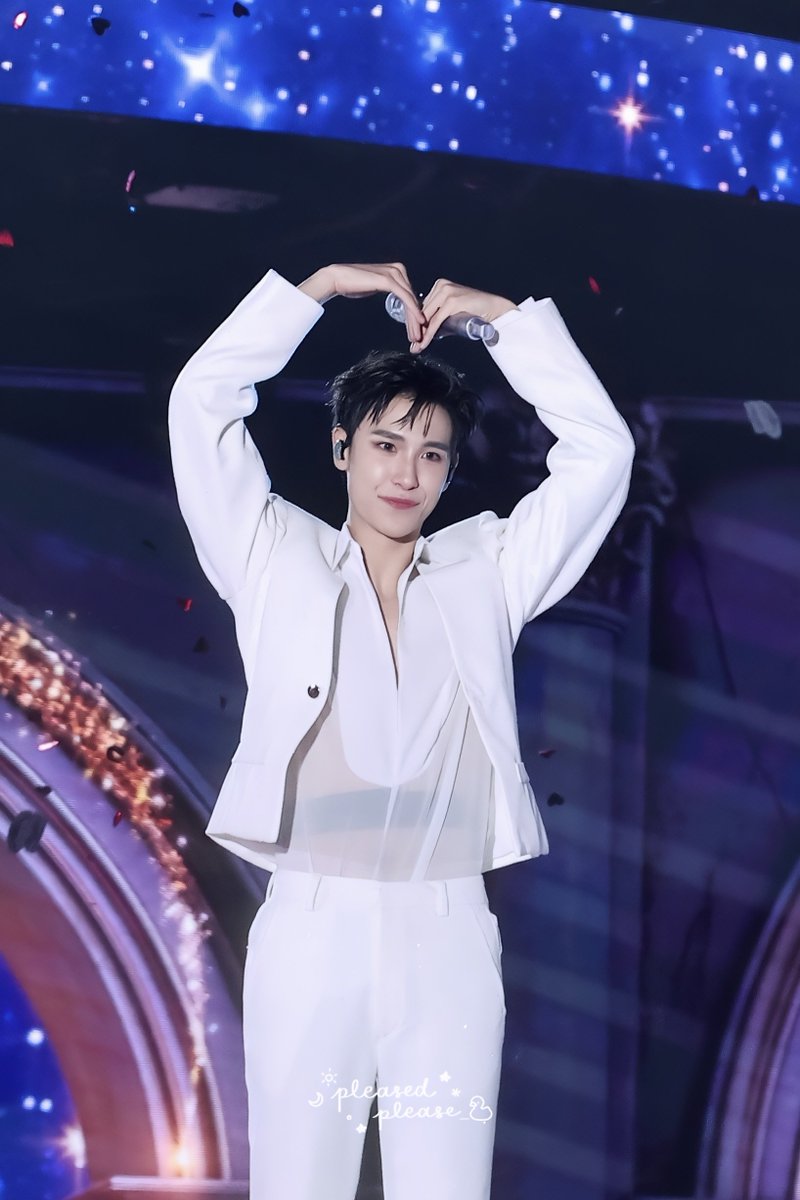pleasedplease_'s tweet photo. ☀️: จูรัก และขอบคุณทุกๆคนมากจริงๆนะครับ 💕

//มีมี่ก็รักพี่จูมากๆเช่นกันค่ะะ 🥺💕

JUNIORMARK ALONG SUNNYMOON

#JuniorMarkConcertD2 https://t.co/6lEz8yYo4O