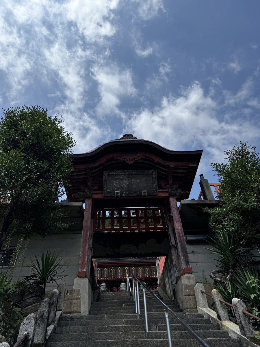 dee_h49's tweet photo. 大平山神社に行ってきました
1000段の石段はショートカットしましたけど……

名物（玉子焼き、やきとり、だんご）とお蕎麦のセットを頂きました

日頃の行いかな、良い天気

 #ぶらめぐる https://t.co/i2v9cTCTba