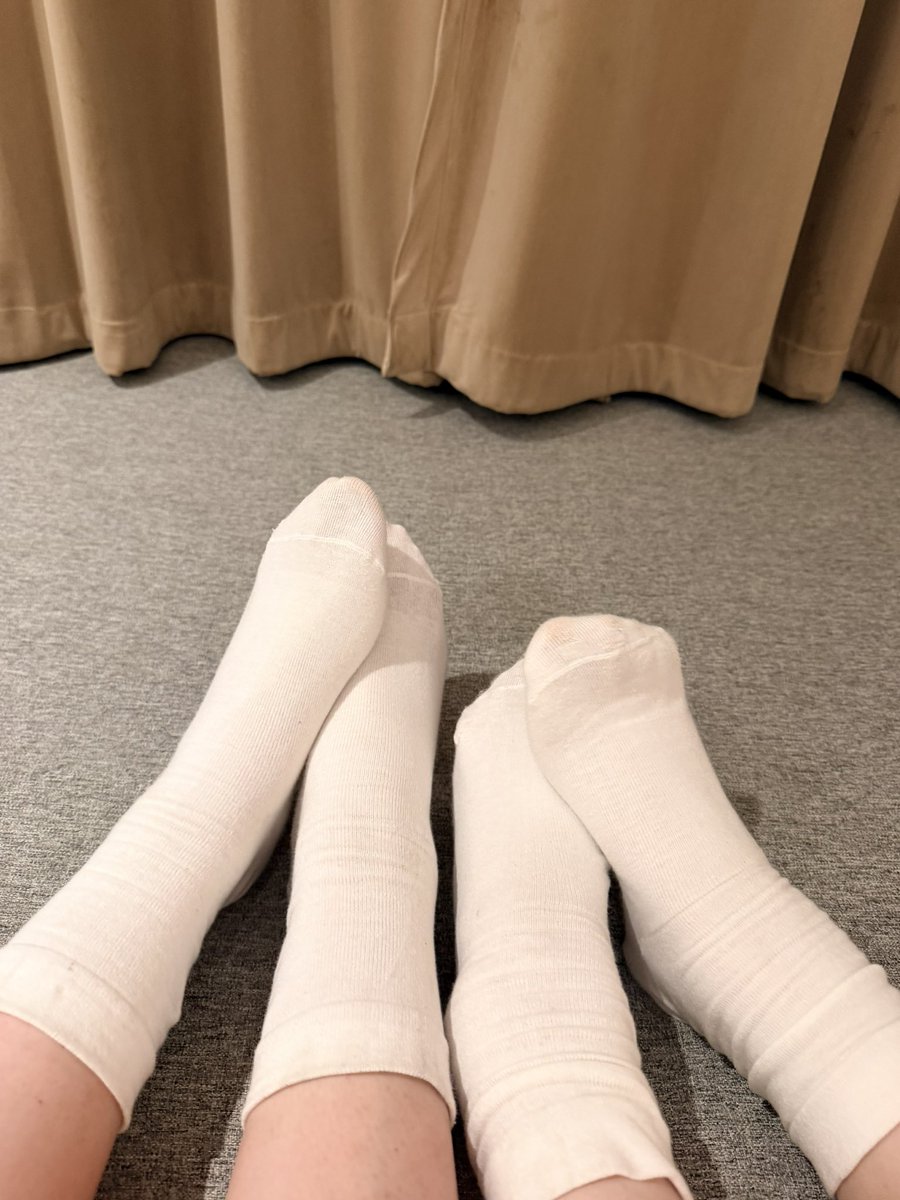 Jingerdom5's tweet photo. 下雨天真的好容易臭袜哦 https://t.co/gxpGzpBmz0