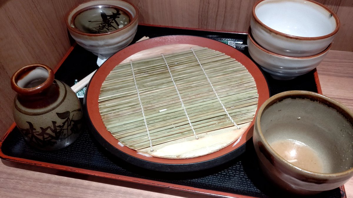 rosecolour_app's tweet photo. 完食はしましたが、蕎麦つゆのペース配分は割と失敗しちゃいましたね
（最後数口分を残して使い切ってました） https://t.co/gBKQF6U6O4