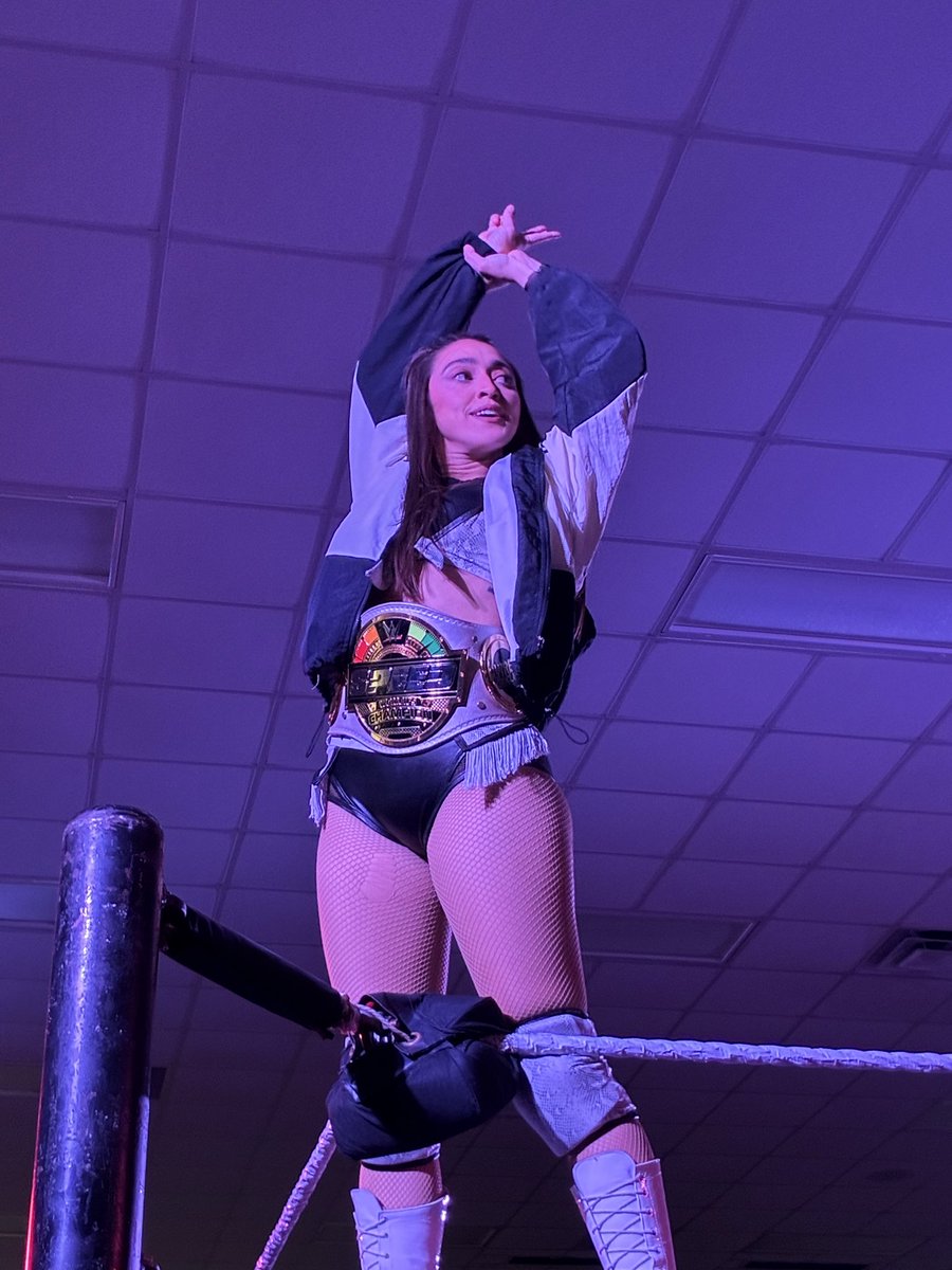 TySell23's tweet photo. Got to see Wren and it’s not even Wrensday! @WrenSinclairWWE #NXTJacksonville https://t.co/T0aRAyJUV8