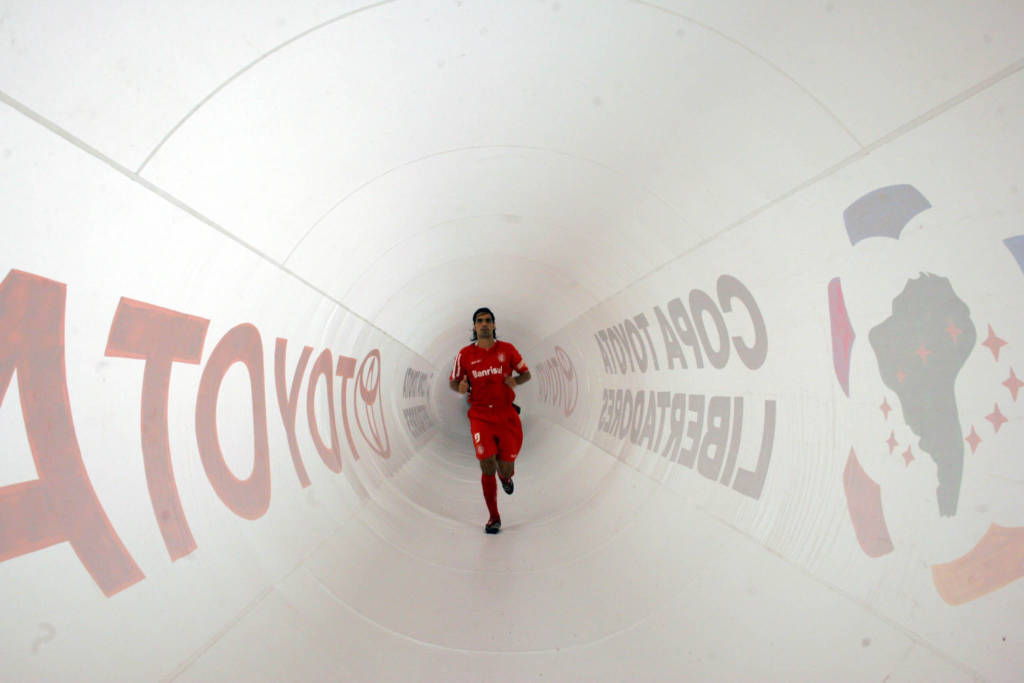 memoriacolorada's tweet photo. E essa foto absurda do nosso Eterno Capitão Fernandão, no primeiro jogo da final da Libertadores em 2006?!  😍

📅 09/08/2006 https://t.co/TT1cCIMu4d