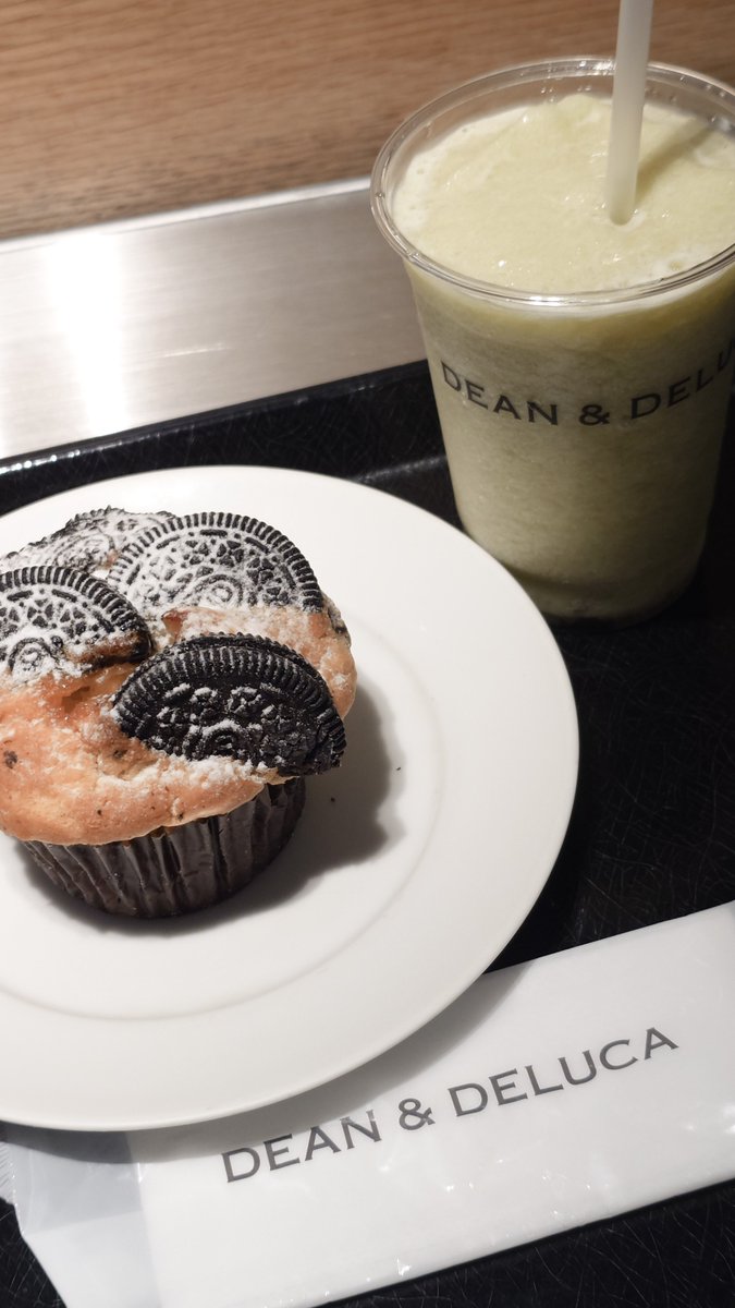 YKN_58's tweet photo. ねぇ、DEAN&amp;DELUCAのメロンとジャスミンのジュース超美味いんですけど！？
まじこれ全員飲んだ方がいい。

てか今までDEAN&amp;DELUCAの飲み物に注目した事なかった！ https://t.co/xqhgcI54Gh