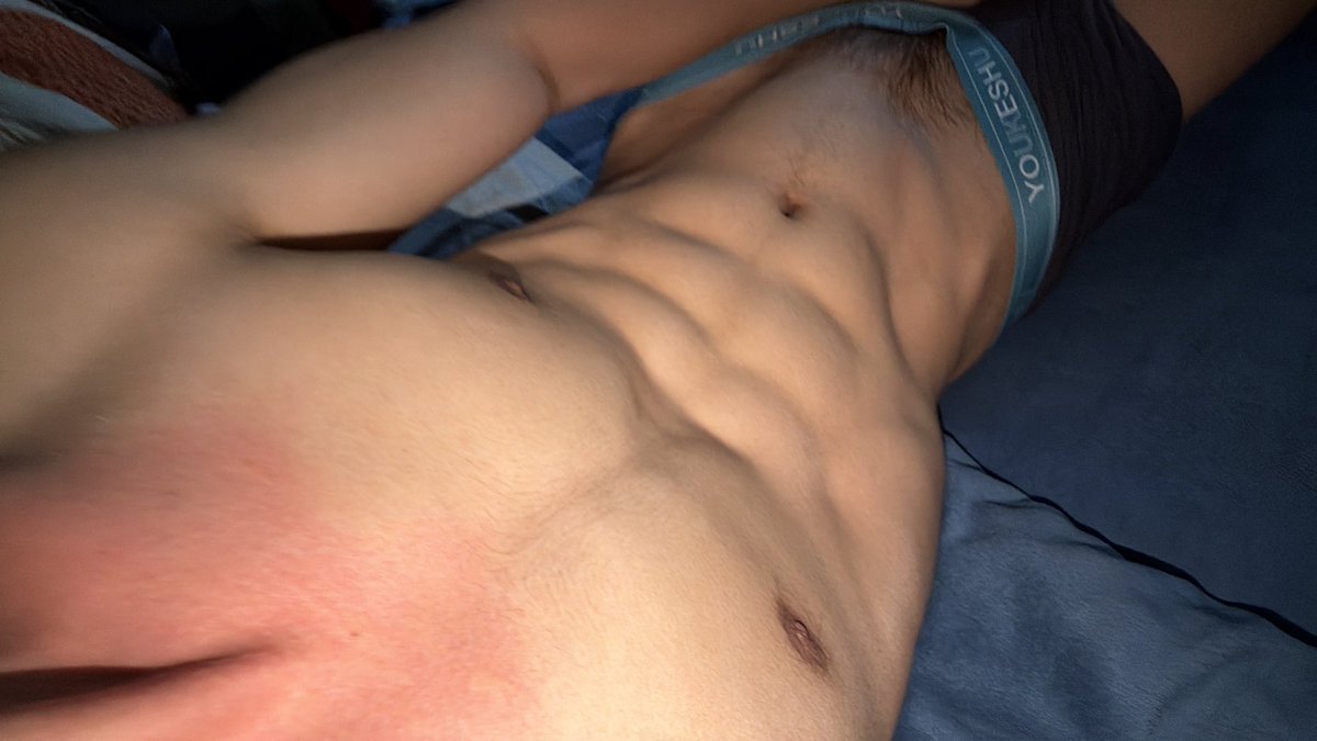qixing0527's tweet photo. 脖子红红的 累 #薄肌 #男大 #健身 https://t.co/XDl7sBGoiT