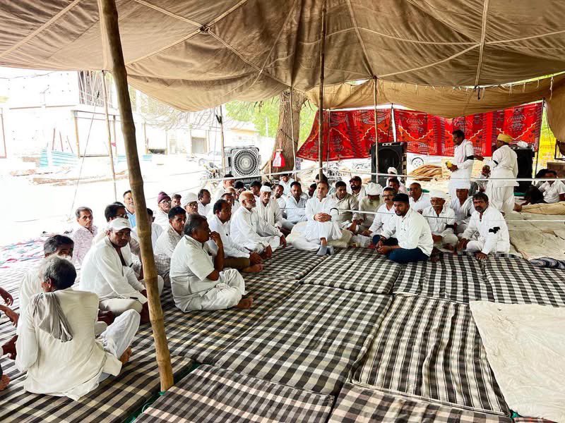 KISHNARAM_MLA's tweet photo. 📍 धरना स्थल, पुलिस थाना लोहावट

⏱️ प्रातः 8:00 बजे 

#चौथा_दिन 

#अनिश्चितकालीन_भूख_हड़ताल_व_धरना
#भंवरी_को_न्याय_दो https://t.co/mlq6cOCh9A