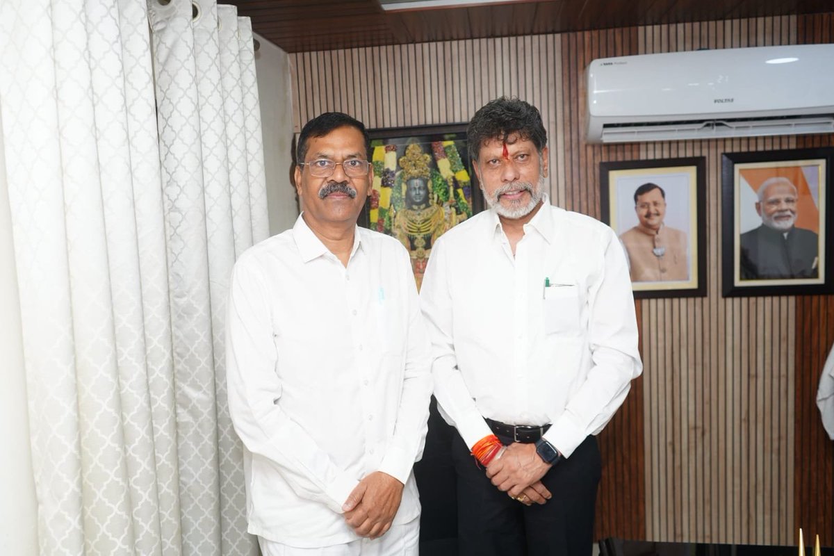 KiranDeoBJP's tweet photo. रायपुर ग्रामीण विधानसभा क्षेत्र के लोकप्रिय विधायक श्री मोतीलाल साहू जी, आपको जन्म दिवस की हार्दिक शुभकामनाएं। 

मां दंतेश्वरी आपको उत्तम स्वास्थ्य, दीर्घायु एवं सुखमय जीवन प्रदान करें, यही कामना करता हूं।

@motilalsahu_ https://t.co/1NCWloKA0a