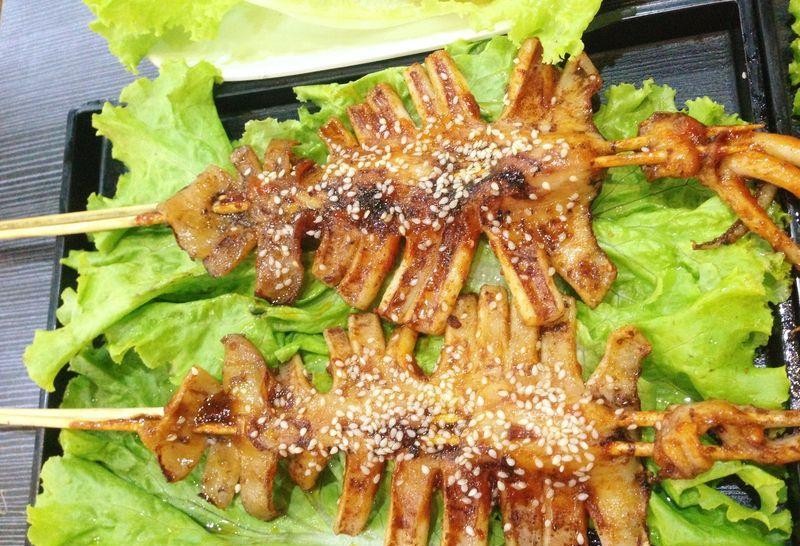 riannah_sanchez's tweet photo. This crispy fried squid on a stick from the street stall Absolute late-night snack glow-up—crunchy exterior, tender inside, total mood lifter! https://t.co/VaSQy1r4o4